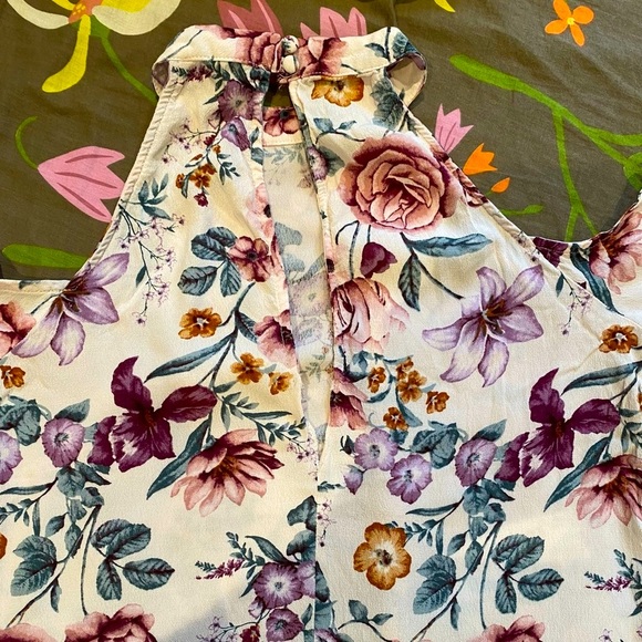 Forever21- Shoulder cut dress - Picture 4 of 10